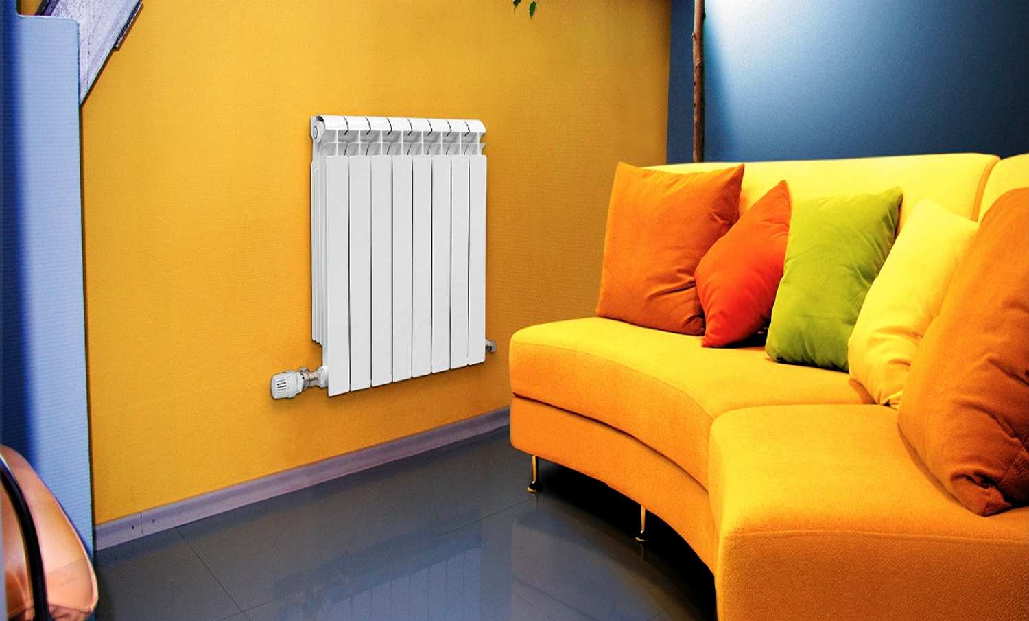 Маленький радиатор отопления. Дизайнерские батареи. Радиатор отопления. Радиаторы в интерьере. Биметаллические радиаторы в квартире.